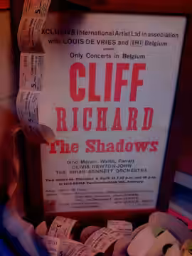 Concertaffiche in De Roma te Borgerhout, Antwerpen - voor het concert van Cliff Richard, The Shadows (Marvin, Welch &amp; Farrar) en Olivia Newton-John, begelei (2014)