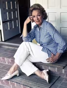 Eve Arden taken outside her home in California (1972)