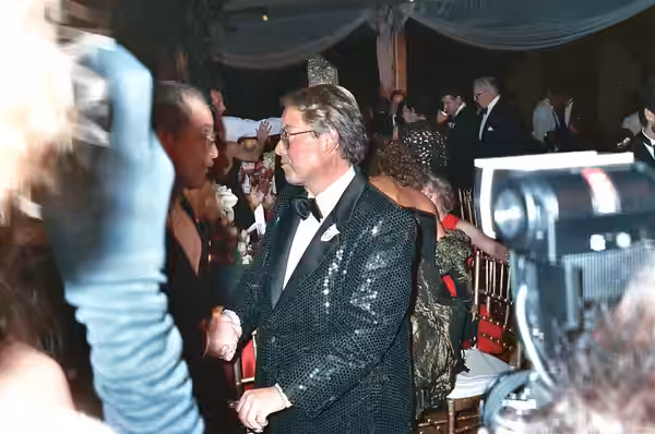 61st Annual Academy Awards, 1989. Carr is talking with actor Richard Dreyfus. Actor Vincent Price can also be seen in the distance, on the right side of the pho