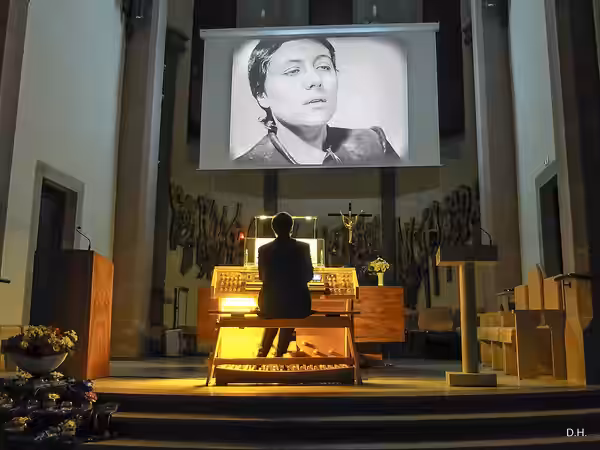 Saint-Denis church in Gerstheim, Alsace. Improvisation on the Kern organ by Pascal Reber during The Passion of Joan of Arc projection. (2018)
