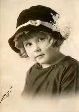 Silent film juvenile Betsy Ann Hisle. Subjects (LCTGM): children as actors (1927)