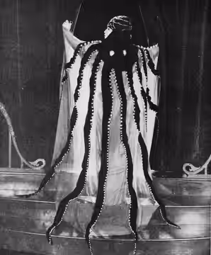The "octopus gown" designed by Clare West and worn by Bebe Daniels in The Affairs of Anatol (1921)