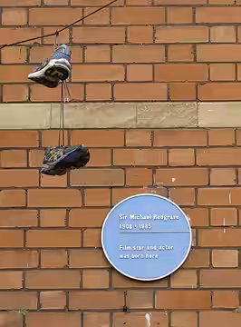 A plaque to Sir Michael Redgrave (2017)