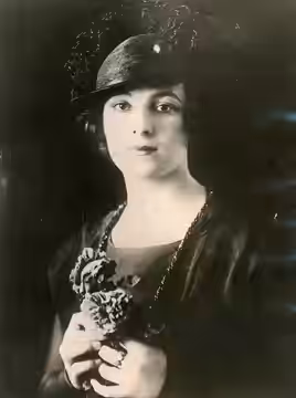 Stage and silent film actress Mary Clare. Subjects: actresses (1922)