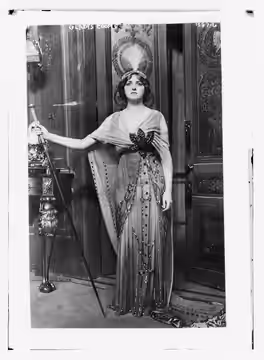 Title: Gladys Cooper Abstract/medium: 1 negative : glass ; 5 x 7 in. or smaller. (1900)