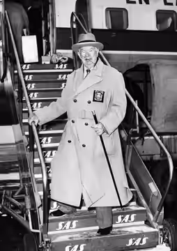 Charles Coburn, actor, USA, at Kastrup Airport CPH, Copenhagen, Denmark. (1956)