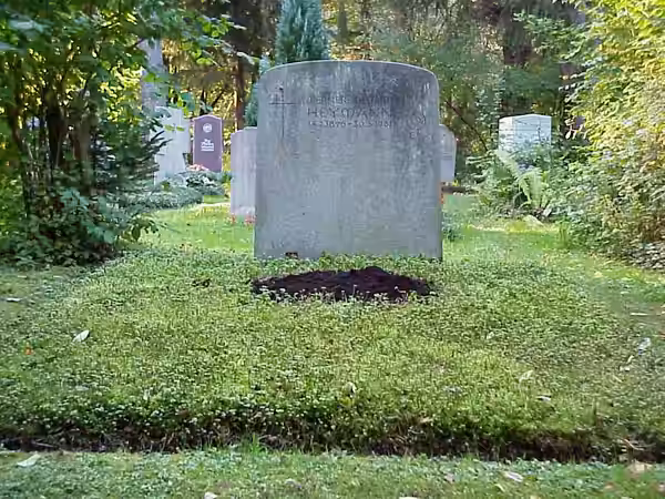 Grab des Komponisten Werner Richard Heymann (1896–1961), München, Waldfriedhof (421-W-4) (1999)