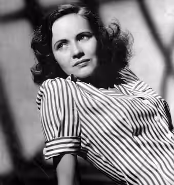 Promotional portrait of Teresa Wright for the 1943 film Shadow of a Doubt, for which she received her first top billing (1942)