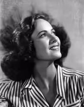 Promotional portrait of Teresa Wright for Shadow of a Doubt (1943), the film for which she received her first top billing (1942)