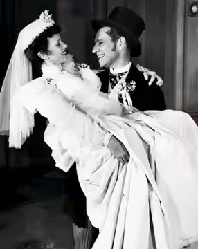 Photo of Jessica Tandy and Hume Cronyn in the Broadway play, The Fourposter.