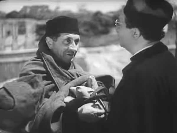 Nando Bruno in una scena del film italiano Roma città aperta (1945)