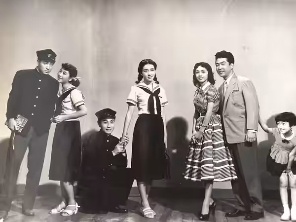 東宝俳優 太刀川洋一 白鳩真弓 清水谷洋子 桂木洋子 小林桂樹 松島ともこ 昭和 映画「やがて青空」撮影画像 (1956)