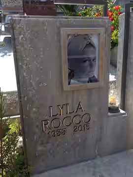 Tomba nel cimitero di San Felice Circeo, Lyla Rocco (2016)