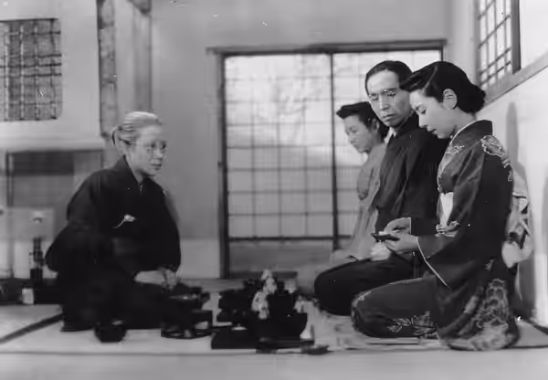 From left to right: Kinuko Wakamizu, Michiko Kuwano, Kappei Matsumoto and Kinuyo Tanaka in « Josei no shōri »『女性の勝利』 directed by Kenji Mizoguchi, 1946
