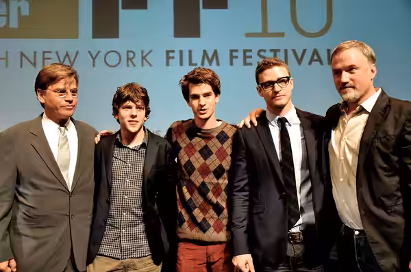 De izquierda a derecha: el guionista Aaron Sorkin, los actores Jesse Eisenberg, Andrew Garfield y Justin Timberlake y el director David Fincher en el estreno de (2010)