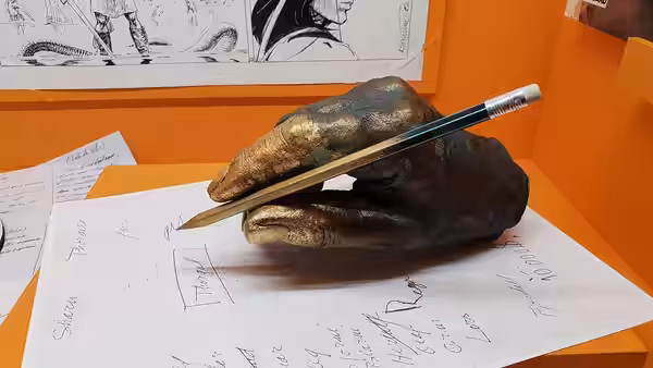 Moulage de la main de Jean Van Hamme à l'exposition Génération 80 Experience, Liège (Belgique) (2019)