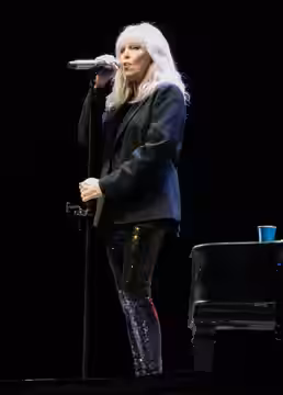 Pat Benatar and Neil Giraldo performing at Caesars Windsor, 2025-05-29