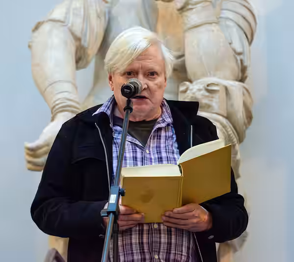 Stig Larsson at the Art Academy in Stockholm during the opening of the exhibition "When postmodernism came to town" in 2022.