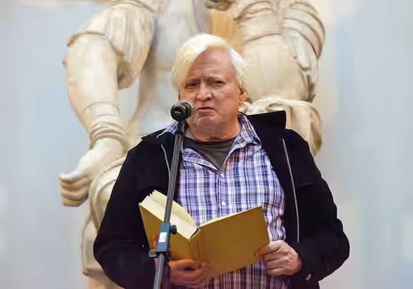 Stig Larsson at the Art Academy in Stockholm during the opening of the exhibition "When postmodernism came to town" in 2022.