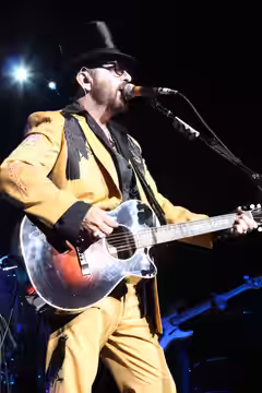 Stevie Nicks And Dave Stewart Perform At Sydney Entertainment Centre You wouldn't usually expect for Dave Stewart to be support for a Stevie Nicks tour, but tha (2011)