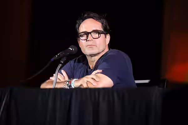 Jason Patric speaking with attendees at the 2024 Mad Monster Arizona Party at the Renaissance Phoenix Glendale Hotel &amp; Spa in Glendale, Arizona. Please attr