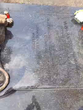 Andrew G. Vajna grave (2019)