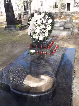 Andrew G. Vajna grave (2019)