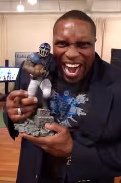 Lester Speight with Cole Train statue at the Gears of War 3 beta preview event in San Francisco, California, in 2011.