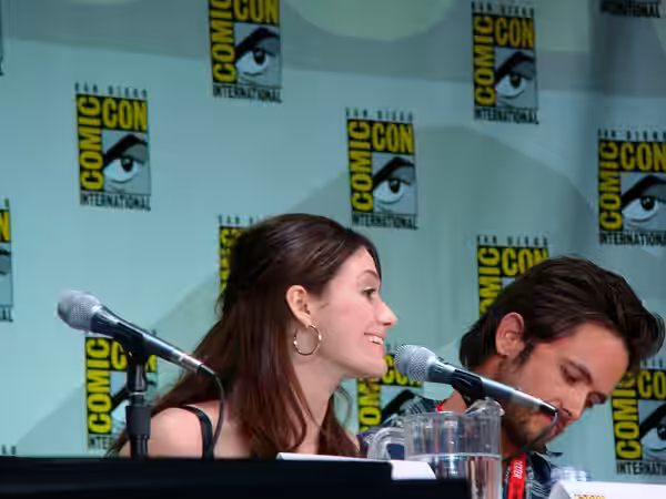 Emmy Rossum and Justin Chatwin, promoting Shameless at 2011 Comic-Con