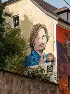 Grafito of David Spade with a Kurt Cobain quote next to it at KAPU Linz (2023)