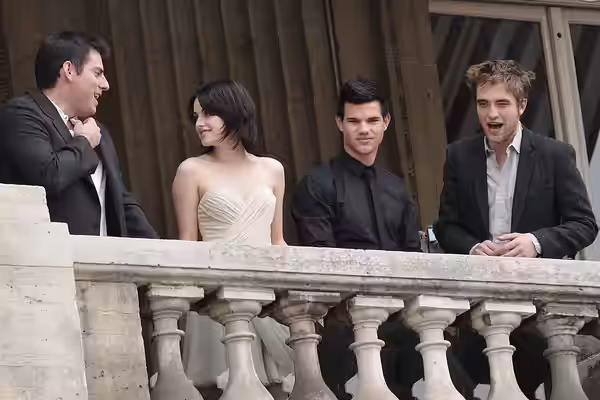 Director Chris Weitz (left), actress Kristen Stewart, actor Taylor Lautner and actor Robert Pattinson (right) attending the Twilight Saga Film New Moon (Twiligh (2009)