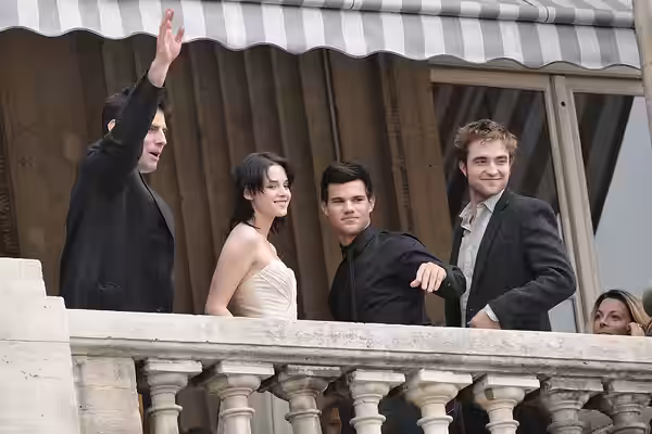 Director Chris Weitz (left), actress Kristen Stewart, actor Taylor Lautner and actor Robert Pattinson (right) attending the Twilight Saga Film New Moon (Twiligh (2009)