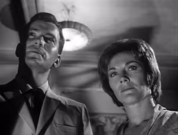 William Shatner and Jeanne Cooper in The Intruder aka Shame - cropped screenshot (1962)