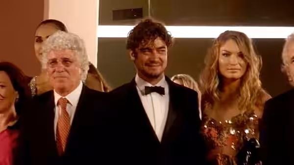 Ninetto Davoli e Riccardo Scamarcio alla premiére di "Pasolini" di Abel Ferrara al Festival di Venezia 2014 (2015)