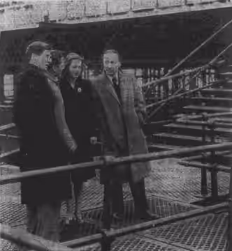 "Richard Attenborough, William Hartnell, Carol Marsh and Director John Boulting take a look at the Palace Pier, one of the location sites for the new film Brigh (1947)