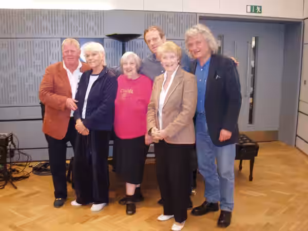 Sue MacGregor with Anna Wing, Wendy Richards, Leslie Grantham, Bill Lyons and Jonathan McLeish (2007)