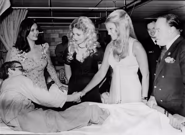 15-3001-1061 print 8x10 b&amp;w (left to right) Miss World - Miss USA Lynda Carter; Miss San Diego, Priscilla Barnes; and Miss Maryland, Betty Jo Grove accompan (1972)
