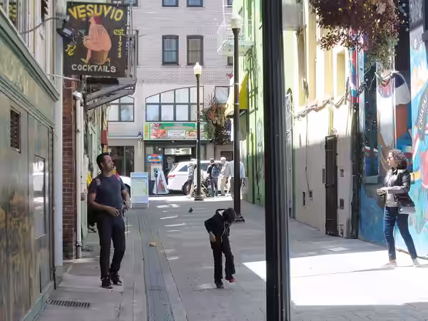 Jack Kerouac Alley, formerly called Adler Alley or Adler Place, and now named after the Beat Generation author, runs the one short block between Grant and Colum (2017)