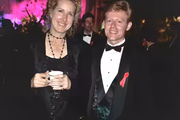 1994 Emmy Awards NOTE: Permission granted to copy, publish, broadcast or post any of my photos, but please credit "photo by Alan Light" if you can. Thanks. Scan