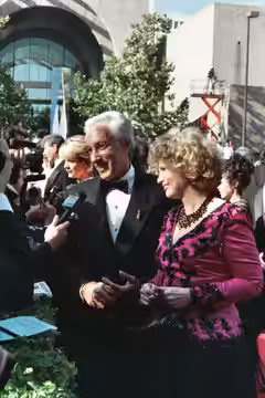 1994 Emmy Awards NOTE: Permission granted to copy, publish, broadcast or post any of my photos, but please credit "photo by Alan Light" if you can. Thanks. Scan