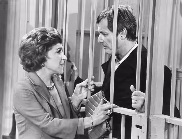 Photo of Nancy Walker and William Daniels as Nancy and Ken Kitteridge from the short-lived Nancy Walker Show. In this episode, Ken is mistakenly arrested and Na (1976)