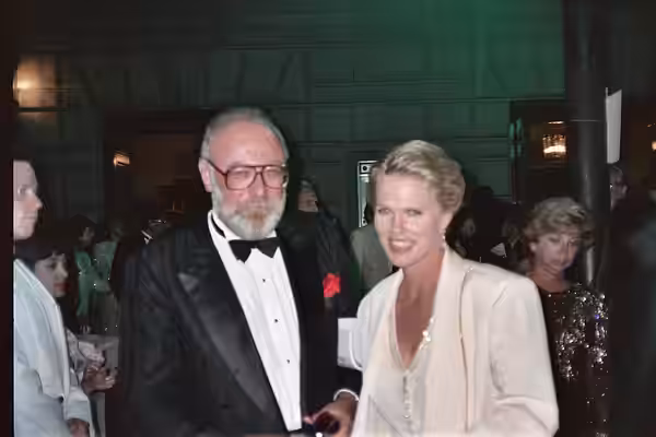 At the Governor's Ball following the 1991 Emmy Awards. NOTE: Permission granted to copy, publish, broadcast or post any of my photos, but please credit "photo b