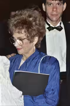 1989 Emmy Awards NOTE: Permission granted to copy, publish, broadcast or post any of my photos, but please credit "photo by Alan Light" if you can. Thanks. Scan