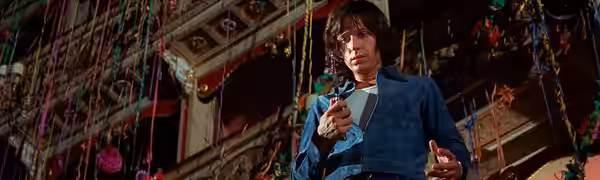 Michael Brandon in una scena di Quattro mosche di velluto grigio (1971)