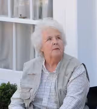 Stephanie Cole on set Doc Martin Series 4 in Port Isaac (2009)