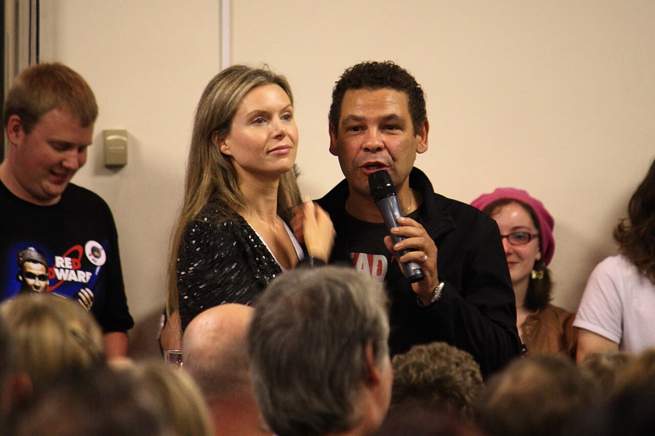 Craig Charles aka Dave Lister and Chloë Annett aka Kristine Kochanski from Red Dwarf at Dimension Jump XV, Birmingham UK (2009)