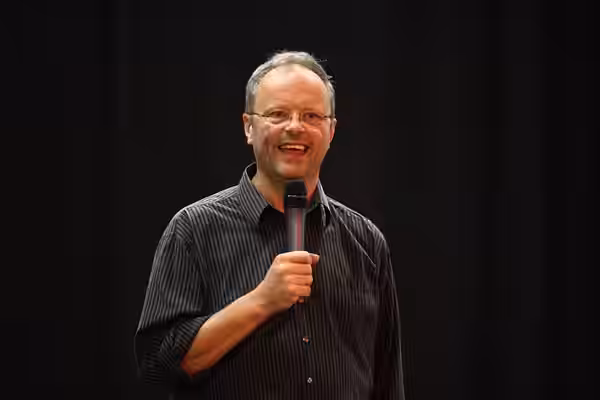 Robert Llewellyn aka Kryten from Red Dwarf at Dimension Jump XV, Birmingham UK (2009)