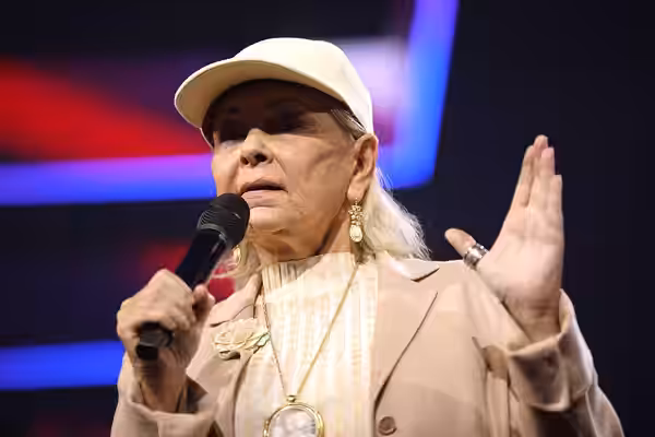 Roseanne Barr speaking with attendees at the 2023 AmericaFest at the Phoenix Convention Center in Phoenix, Arizona.