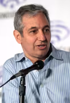 David Shore speaking at the 2016 WonderCon in Los Angeles, California.