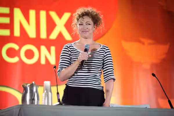 Alex Kingston speaking at the 2016 Phoenix Comicon at the Phoenix Convention Center in Phoenix, Arizona. Please attribute to Gage Skidmore if used elsewhere.